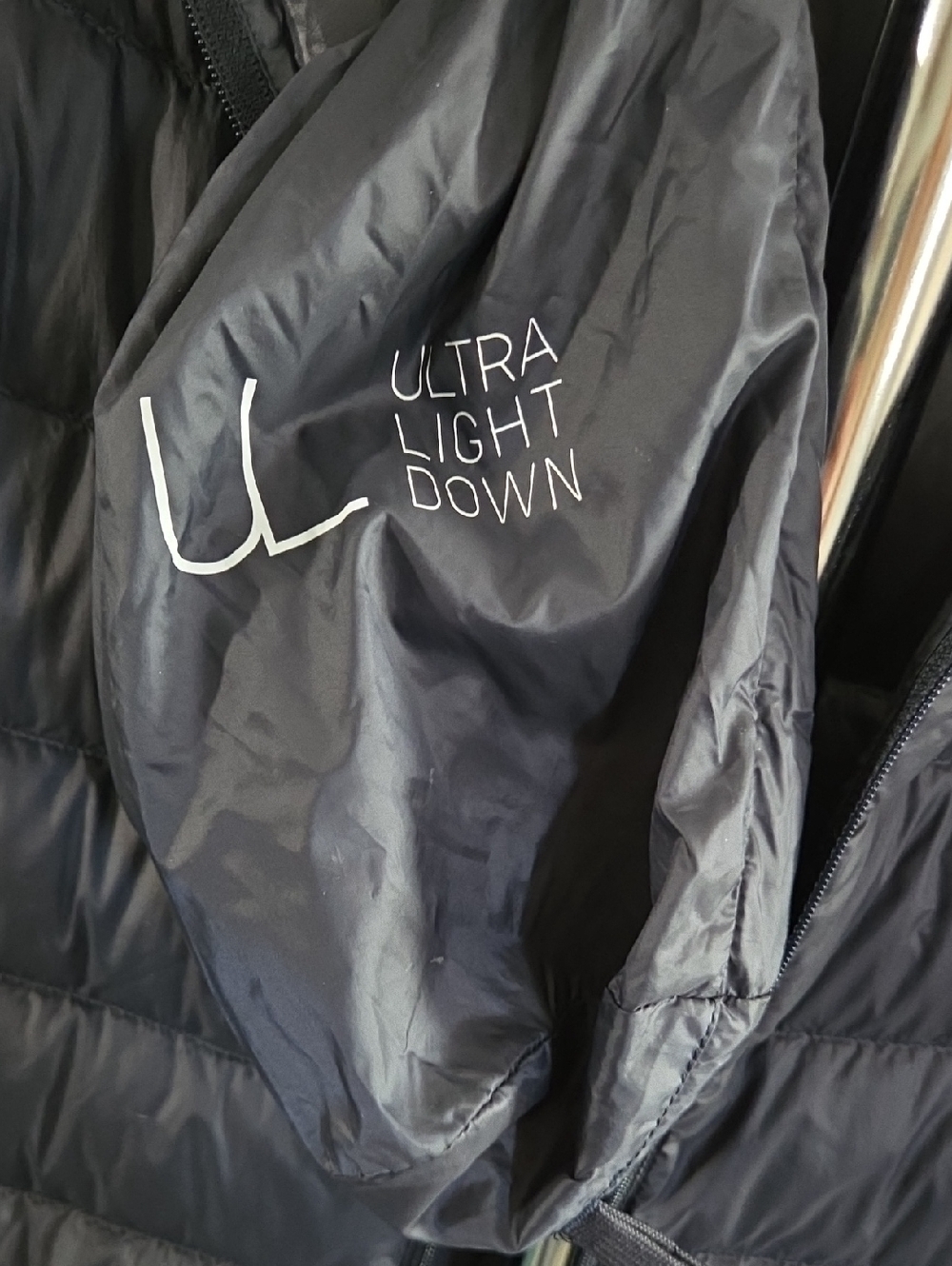 Uniqlo Women's Black Puffer Jacket - Picture 6 of 6